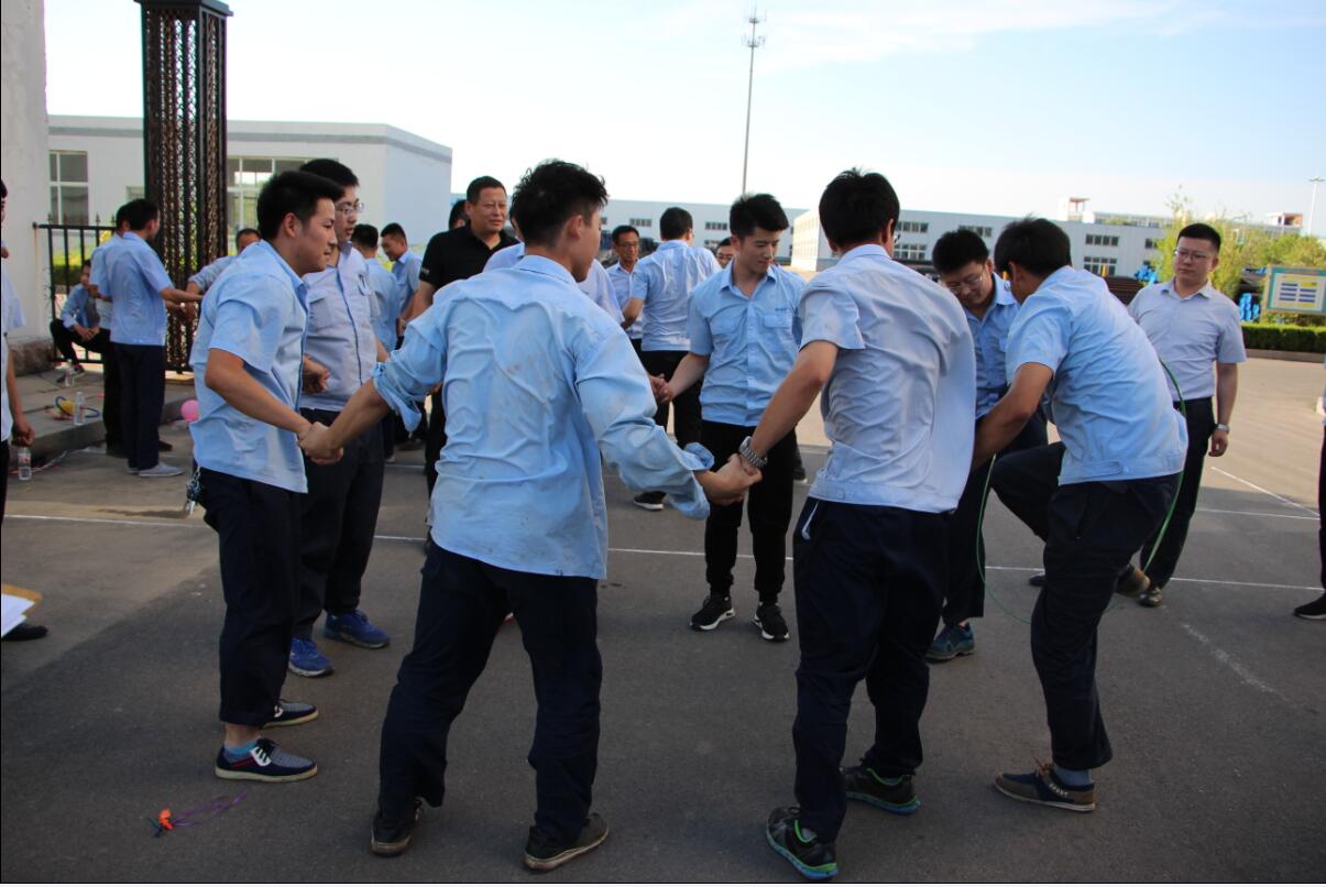 公司组织开展员工趣味游戏活动